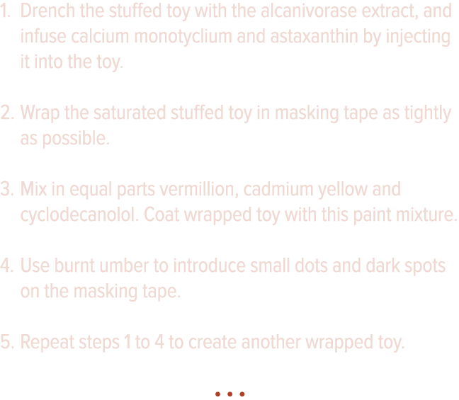 Drench the stuffed toy with the alcanivorase extract, and infuse calcium monotyclium and astaxanthin by injecting it    